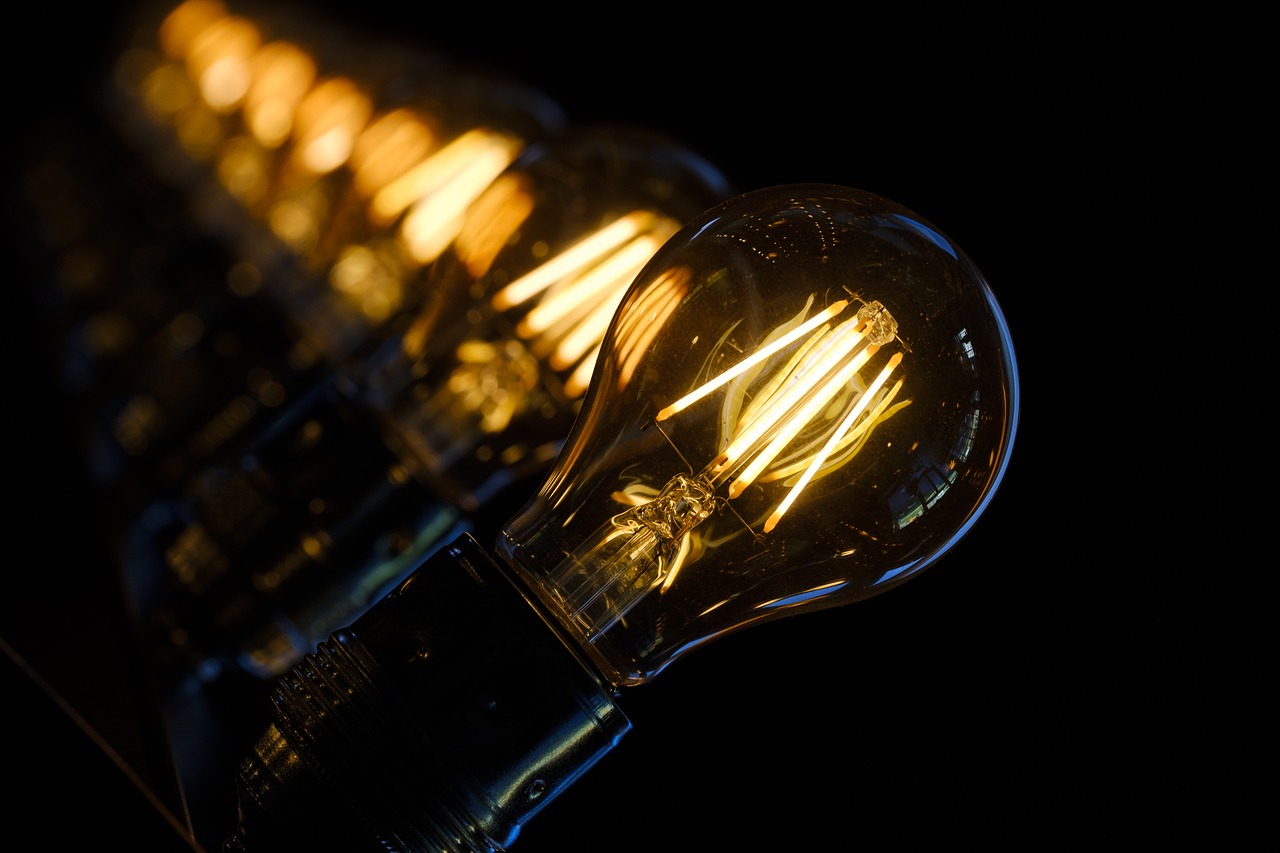 Light bulbs. Picture by Pixabay