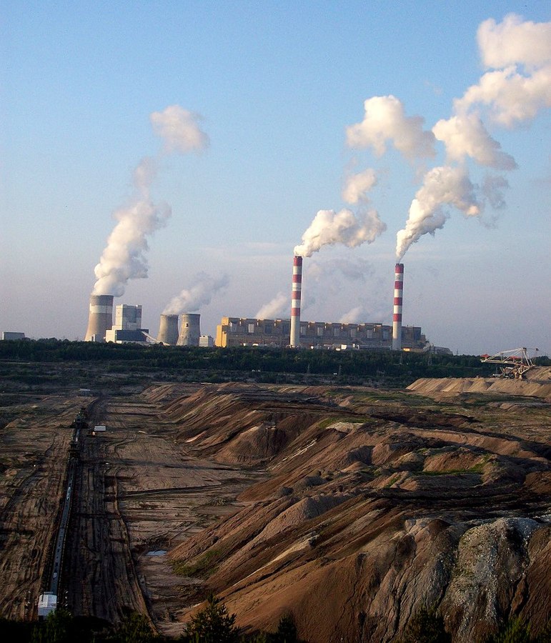 Bełchatów Power Plant. Source: Wikimedia Commons