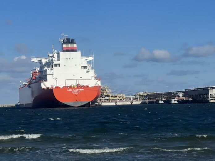 The Lech Kaczyński gas carrier from the PKN Orlen fleet at the LNG terminal in Świnoujście. Picture by Mikołaj Teperek