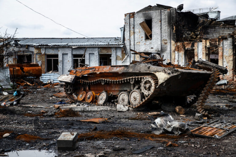 Russian tank destroyed in Ukraine. Picture by Freepik.