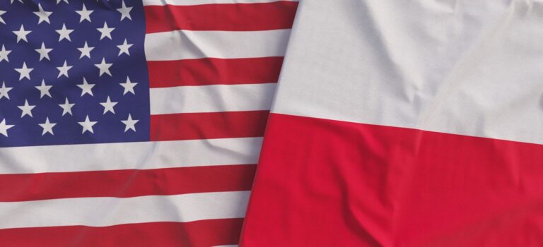 Flags of the USA and Poland. Source: freepik