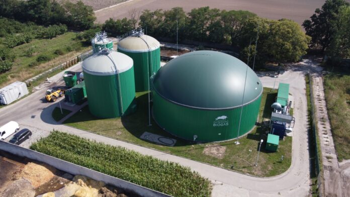 Biogas plant. Picture by Wikimedia Commons.