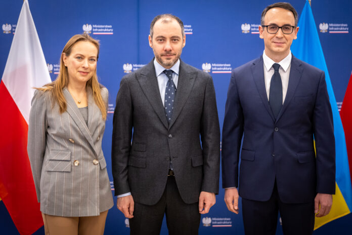 Minister of Funds and Regional Policy Katarzyna Pełczyńska-Nałęcz, Deputy Prime Minister for Minister of Reconstruction, Minister of Development of Municipalities, Territories and Infrastructure of Ukraine Oleksandr Kubrakov and Minister of Infrastructure Dariusz Klimczak. Source: Ministry of Infrastructure